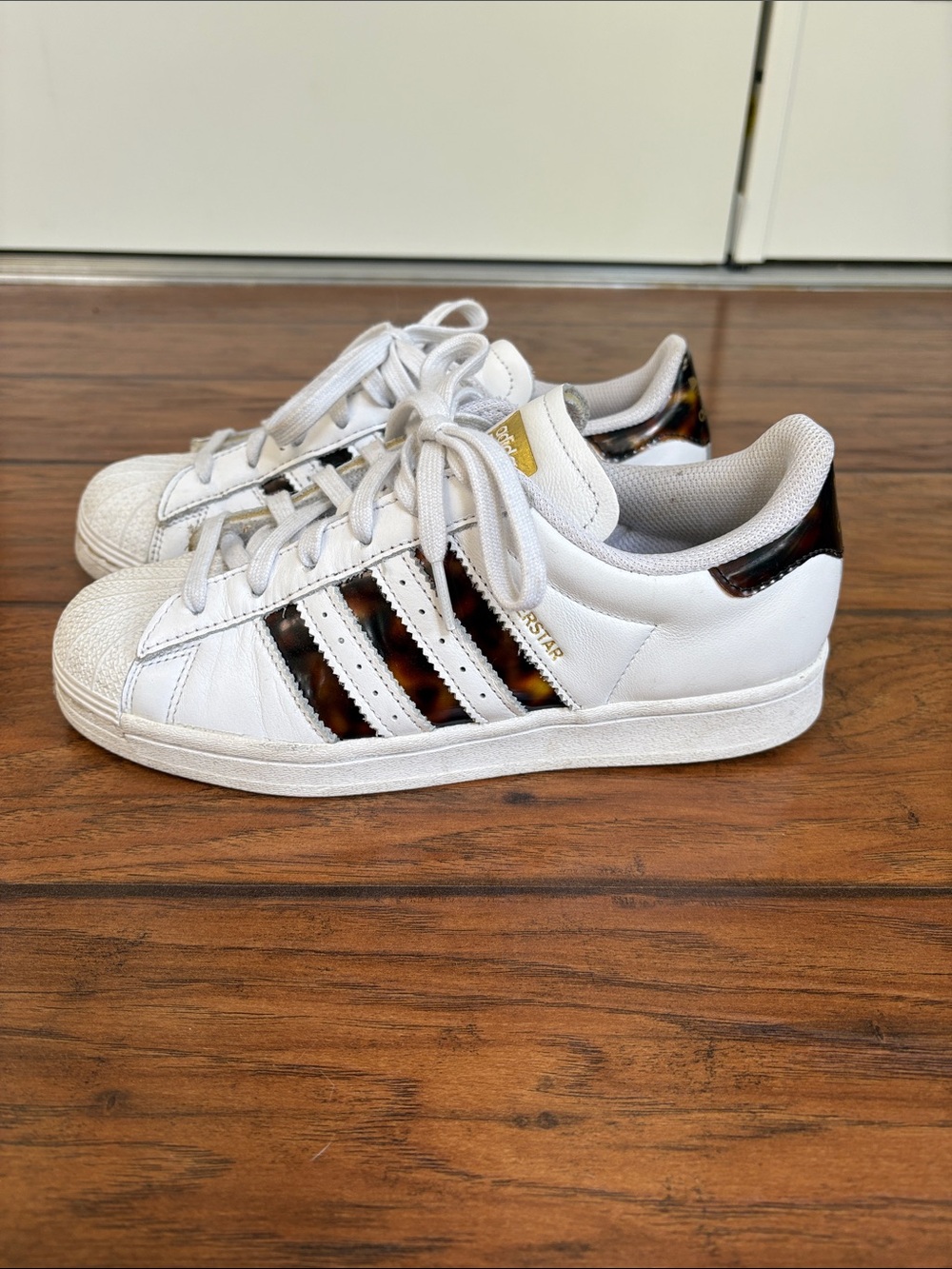adidas women’s 6.5 Superstar leather Sneakers with Tortoiseshell Stripes